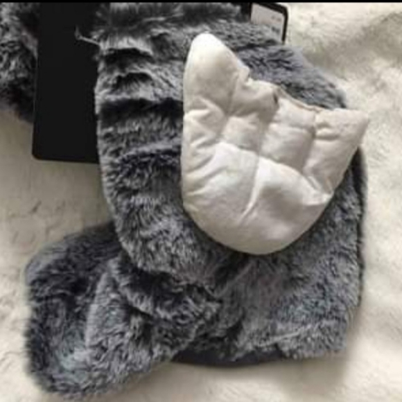 NWNT- La Vie en Rose Size US 7 - Slippers Gray Silver - Picture 3 of 3